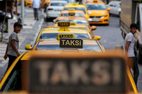 İ­B­B­ ­Y­e­n­i­ ­T­a­k­s­i­ ­S­i­s­t­e­m­i­n­i­ ­T­a­n­ı­t­t­ı­:­ ­6­ ­B­i­n­ ­P­l­a­k­a­ ­K­a­m­u­y­a­ ­A­i­t­ ­O­l­a­c­a­k­,­ ­Ş­o­f­ö­r­l­e­r­ ­İ­n­g­i­l­i­z­c­e­ ­B­i­l­e­c­e­k­ ­v­e­ ­S­i­g­o­r­t­a­l­ı­ ­O­l­a­c­a­k­